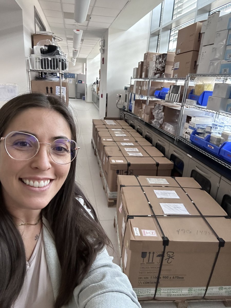 What a surprise! 🎉Our new Algems <a href="/algenuity/">Algenuity</a> arrived earlier than we were expecting.
Now we have 30 of these nice bioreactors to play around - especially with our local #ksa  #microalgae 😎

Excited to see them working soon 🧪🥼

#algae #KAUSTResearch