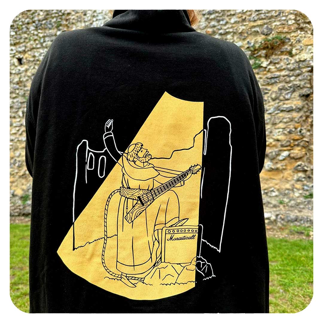 👑 Festival merch is now available to buy online! 👑 Look sharper than King Henry I! Yes, you can now buy our ethically sourced, screen-printed Monk T-shirts, hoodies & embroidered beanies from our shop. 🛒 heavyypop.co.uk/shop/ @HeavyPopPromo