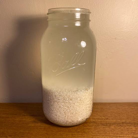 Nig_Farmer's tweet image. #NaijaFarmerTips

Do you have Skin Irritation, Eczema, Ringworm, Pimples, Rashes?

Rice Water is the Solution!

Soak Rice In a container for 2-3 days... Sieve Out the Water

Apply the water in the affected parts. Leave for 30mins - 1hr bfr washing off

All Skin Irritation gone!