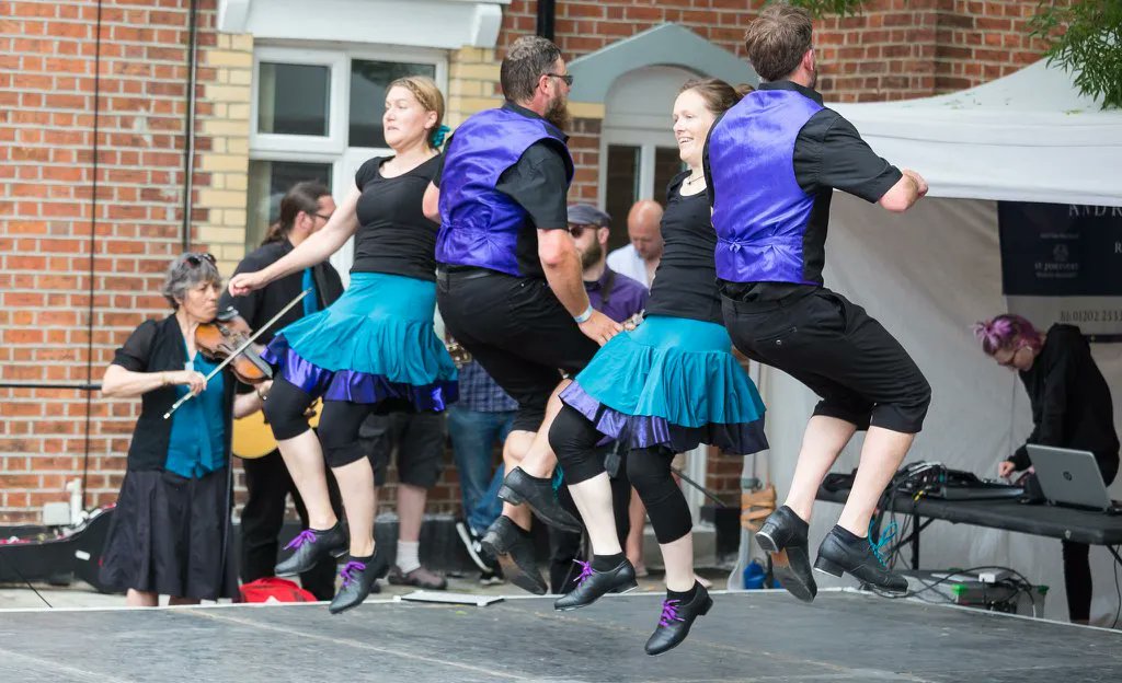 LanghamBrewery's tweet photo. It's the @southdownsfolk this weekend and we are proud sponsors of the event.
Discover sea shanties in our Langham brewery gazebo, plus great live music, dance sessions, workshops and much more, around the town centre. 
Enjoy 🍺 
#bognorregis #folkmusic #livemusic #goodtimes https://t.co/imWLCYFA3B
