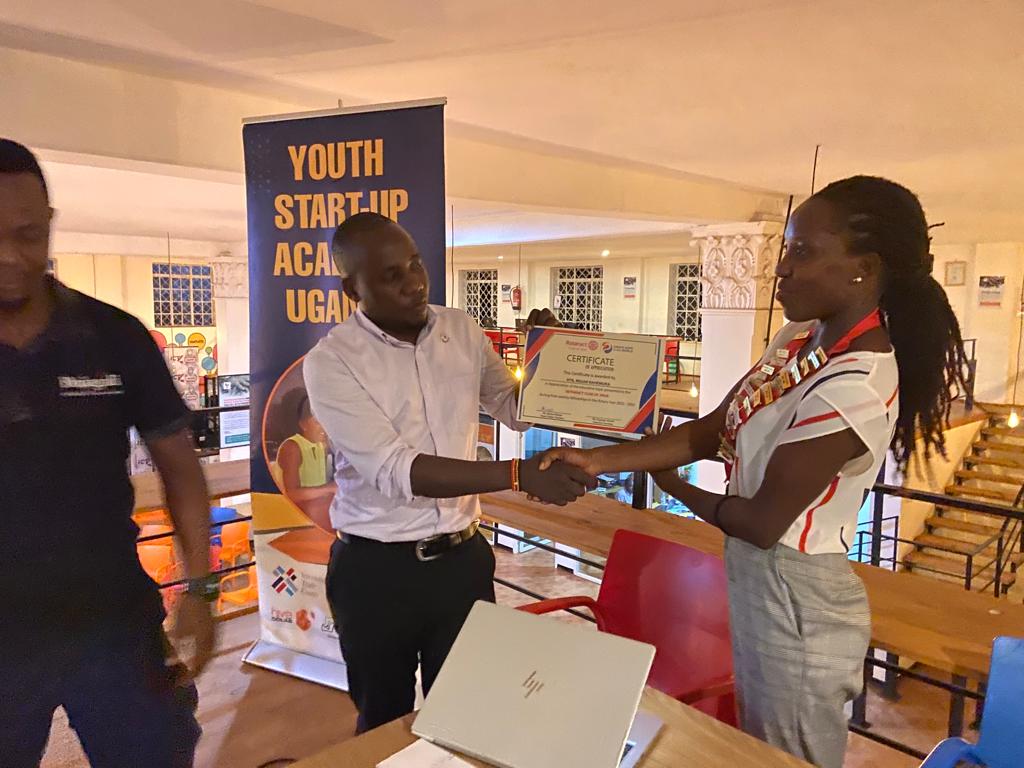 After a massive presentation from @bahemukareagan the president of @rctjinja summed everything up with a presidential hand check and a certificate of appreciation. THE MIGHTY RAFTERS ARE GREAT FULL. @rotaryclubjinja @VictoriaNileRct