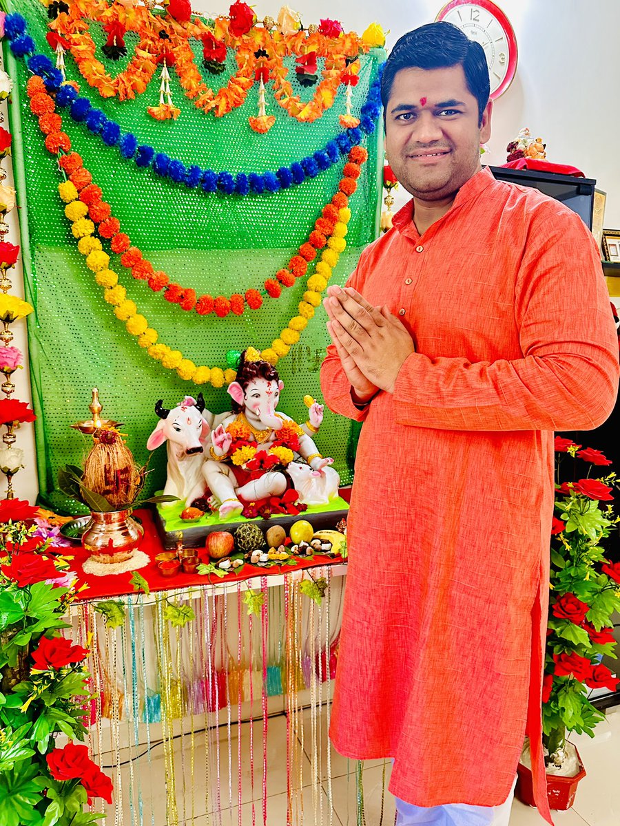 TheChandrakant's tweet photo. Bappa at home, super blessed 😇

Wishing everyone a blessed and Happy Ganesh Chaturthi 🙏

#GanpatiBappaMorya ❤️ https://t.co/qjv9jcYZ1O