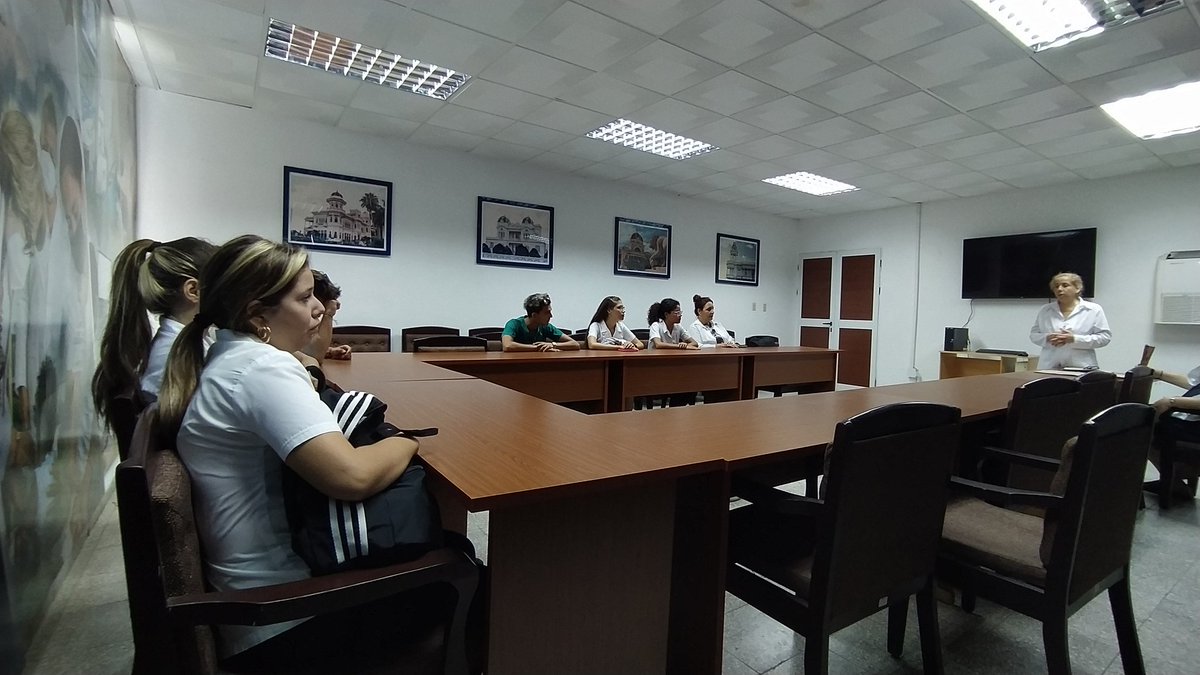 Se realiza en el Hospital Pediátrico Universitario  Paquito González Cueto  recibimiento a los nuevos integrantes del Movimiento de Alumnos Ayudantes Frank País García.
#CubaPorLaSalud 
#CubaPorLaVida 
<a href="/DPSCfgos/">Dirección General Salud Cienfuegos</a> <a href="/falcon_arelys/">Arelys Falcón</a> <a href="/HPUPaquitoGzle1/">Hospital Pediátrico ¨Paquito González Cueto¨</a>
