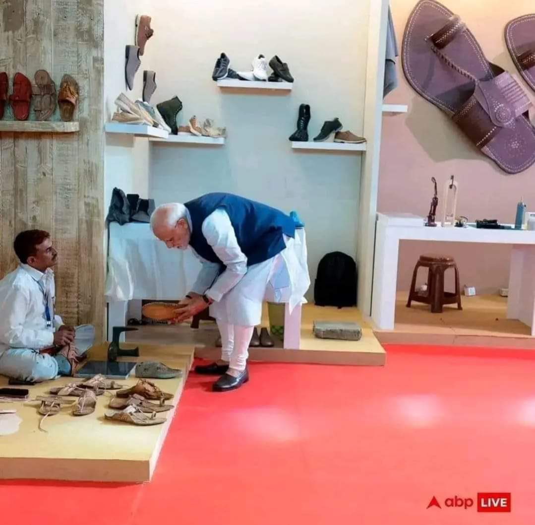 DharaniBRS's tweet photo. Best example for Nautankibaaz... 

#JustModiThings https://t.co/mZM3x2zf25
