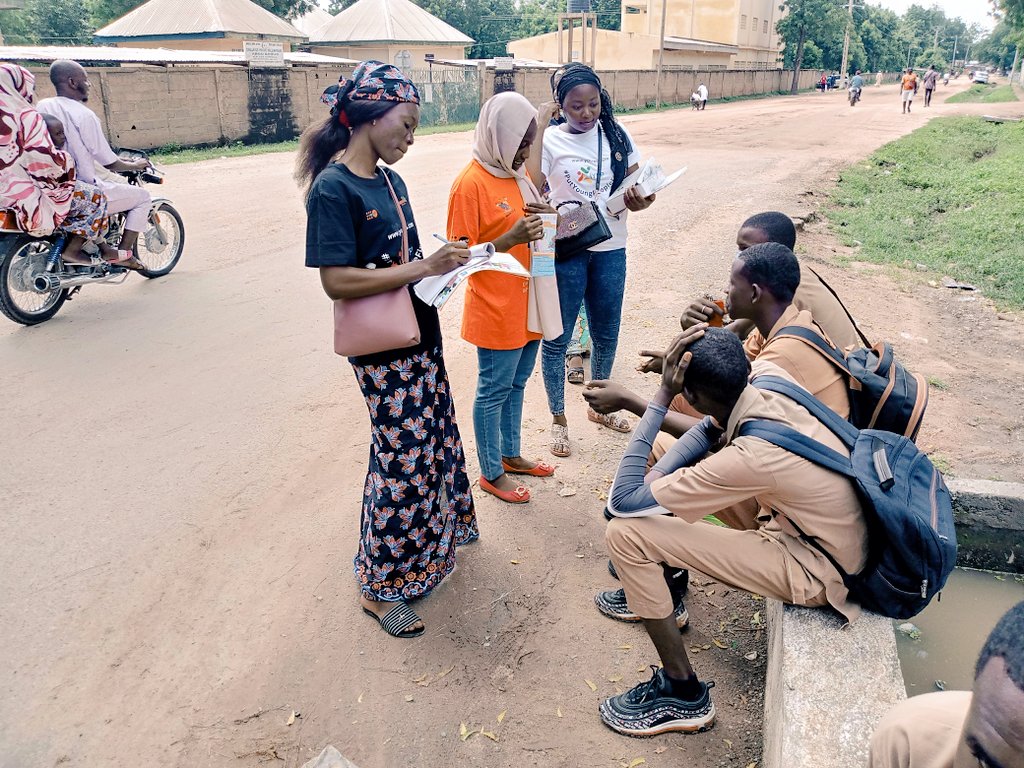 Elzakaria02's tweet photo. Campagne SSR/PF Derke'en FP tara'ago à #Maroua. Les thèmes abordés sont entre autres :
IST, #VIH_Sida, #planning_familial, #abstinence, enrôlement des jeunes sur la plateforme https://t.co/HrSsIIUfBg, partage de préservatifs et plusieurs thèmes liés à la #SRA
#PutYoungPeopleFirst https://t.co/1o0hcRFz91