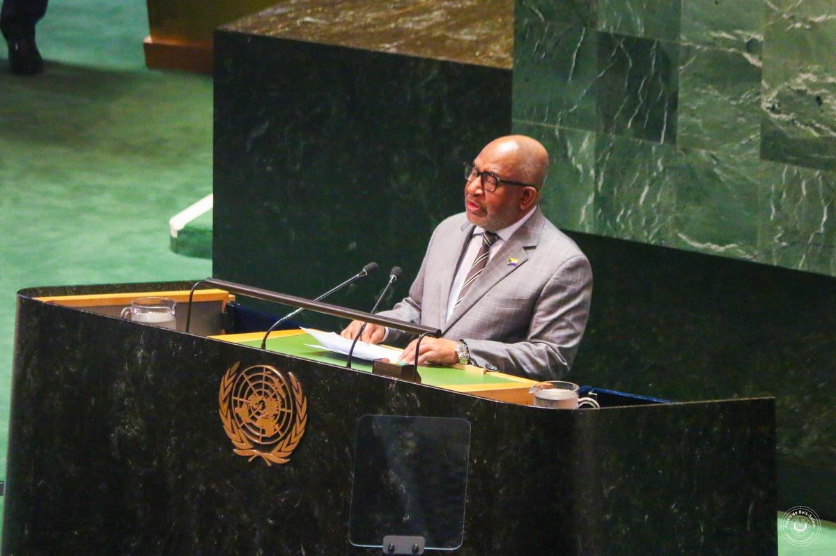 Le Président de l'UA appelle à accélérer la mise en œuvre des ODD lors du 2ème Sommet Mondial sur les ODD. Il promeut l'utilisation de la ZLECAf pour atteindre les ODD d'ici 2030. Il propose un label "Positive Africa" pour reconnaître les acteurs économiques responsables.