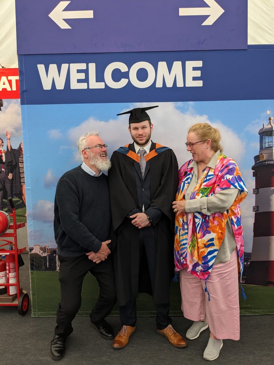 ST_blog's tweet photo. We got our picture 😂 thanks Ethan and congratulations 🎉 xxx https://t.co/vAitKv6539