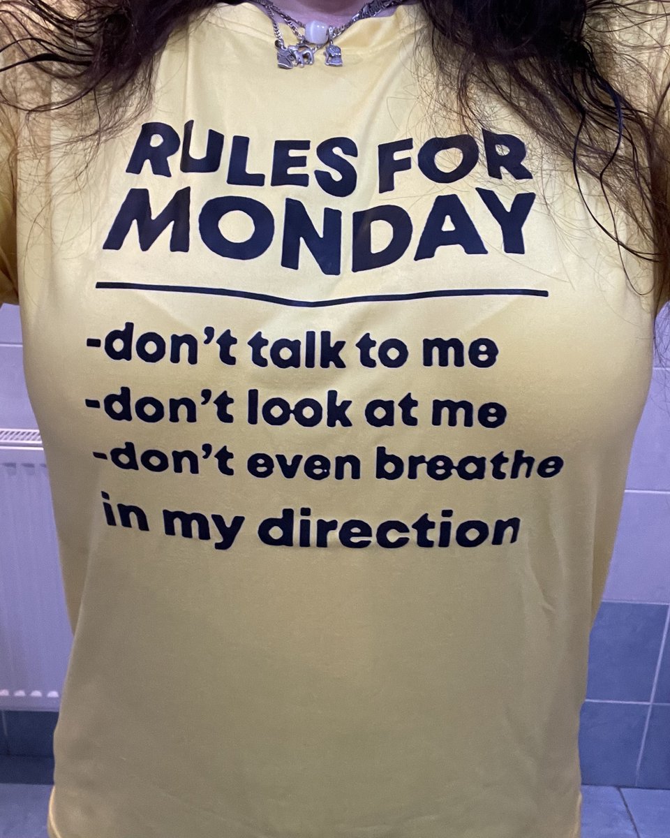 Dohnala mne únava, ten měsíc intenzívního organizování #twisraz byl hodně náročný.

V plánu mám se dospat, zregenerovat a uklidit v sobě i okolo sebe.

Pravidla pro #pondělí platí celý týden.

Mějte se rádi a vykašlete se na hádky. Život je krátkej ❤️

#365triček