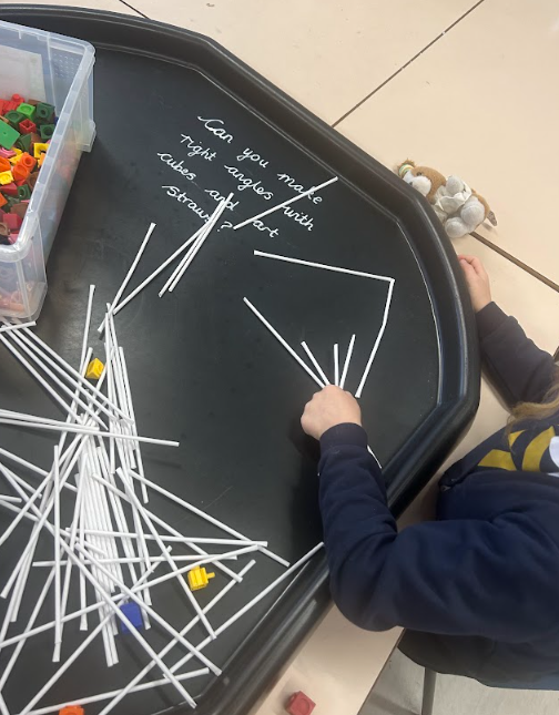EagleshamPS's tweet photo. This week, Primary 3 are working on identifying angles in our environment. We went on a 'right angle hunt' around our classroom and used a range of materials to create our own right angles! 📐#EPSNumeracy #EPSSTEM https://t.co/HkcQnqHMqA