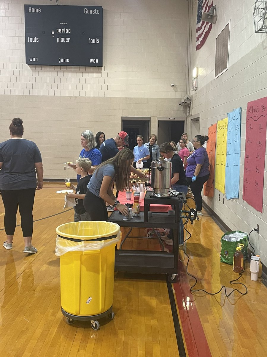 YutanChieftains's tweet photo. Books, Buddies & Breakfast at the elementary put on by the PTO. https://t.co/AQsFeFTck9