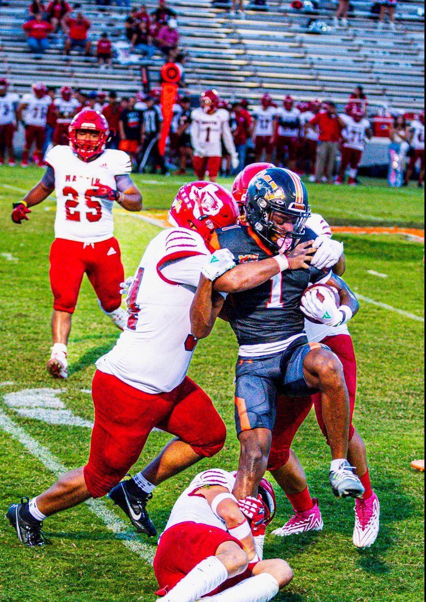 carter_hewitt1's tweet photo. When hard work and dedication meet raw talent……hard work and dedication will win EVERYTIME! @MVHSpanthersFB
#hardworkiseasywork💪🏾 https://t.co/CoqHafUJDO