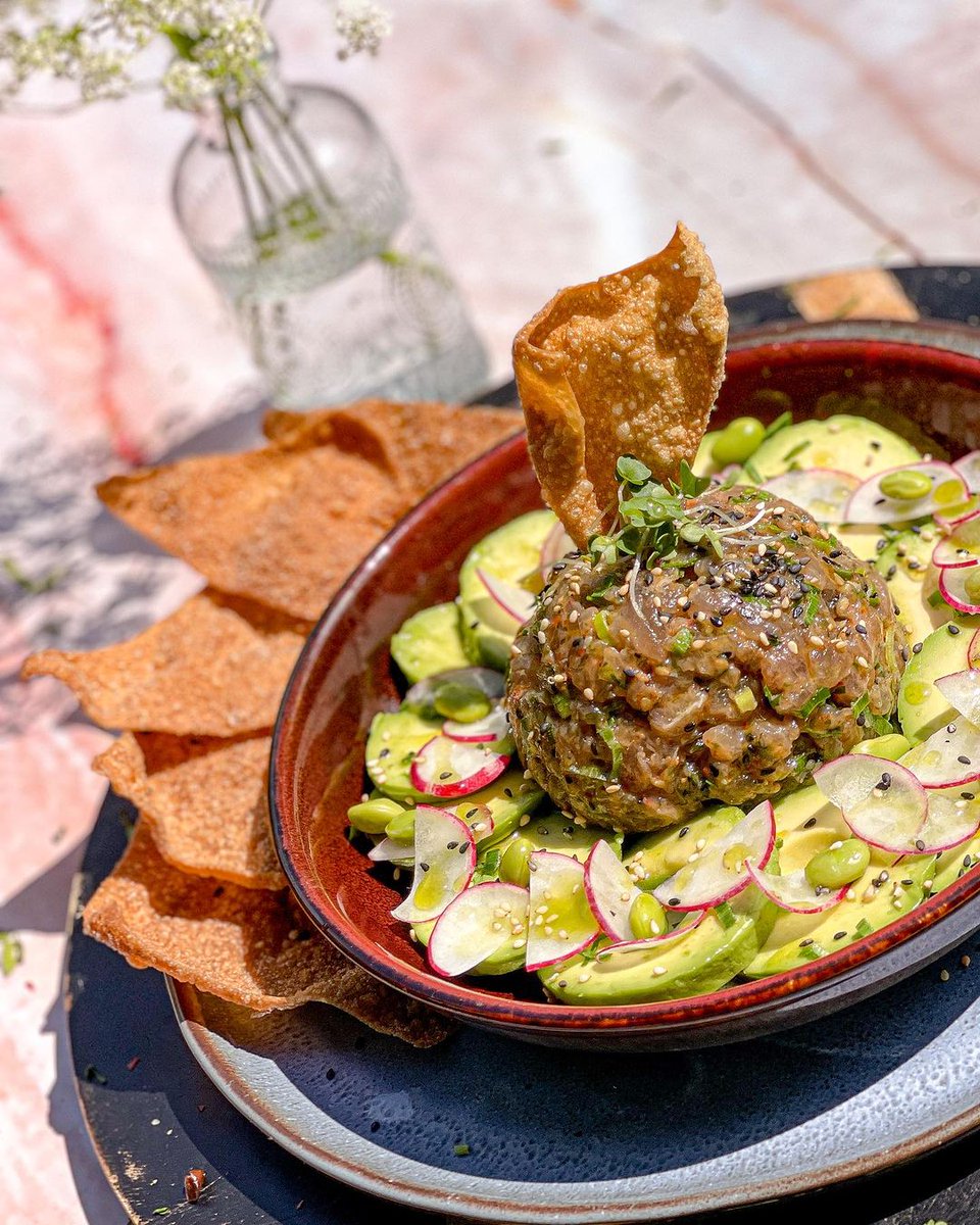 zarskitchen's tweet photo. TUNA TARTAR WITH WONTON CRISPS - Can every Tuesday be tuna tartare day please???

There’s something about the crunch of these wonton chips with fresh tuna in that creamy, spicy, sesame sauce that is just soooo addictive!!! https://t.co/g0VAyW0cxD