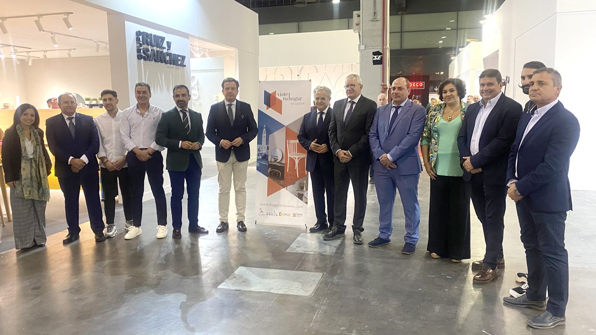 AytoLucena's tweet image. 🪑🛋🚪 El @AytoLucena impulsa la internacionalización del sector del #mueble en @habitatvalencia. 

Más de 1.600 m2 de superficie expositiva acogen las nuevas creaciones en una acción comercial conjunta con empresas y @dipucordoba. 
 
Más info 👇lucena.es/mueble-lucena-…