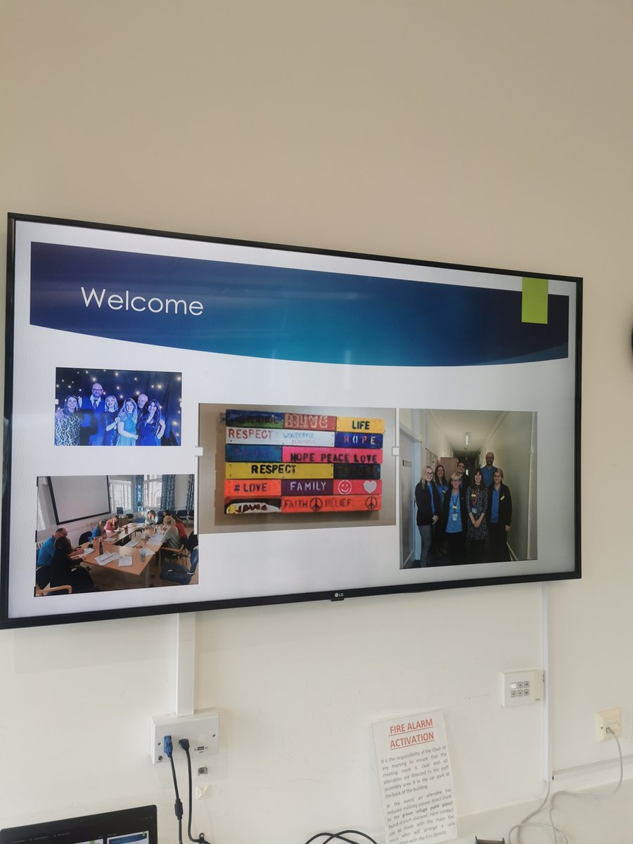 lindsaynoble_mhot tweet media