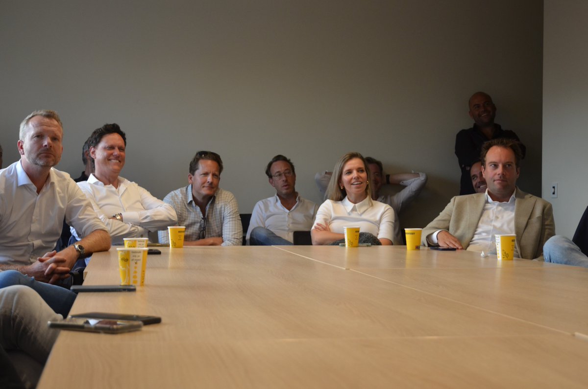 ASRE_Amsterdam's tweet photo. Onze alumnivereniging #AAAMRE bezocht 14 sept Amsterdam CS en hoorde van @remcodijkmans, manager Projecten NS Stations, over de 13 deelprojecten van de grote stationsverbouwing die binnenkort begint. https://t.co/2PBYqZMU8Y