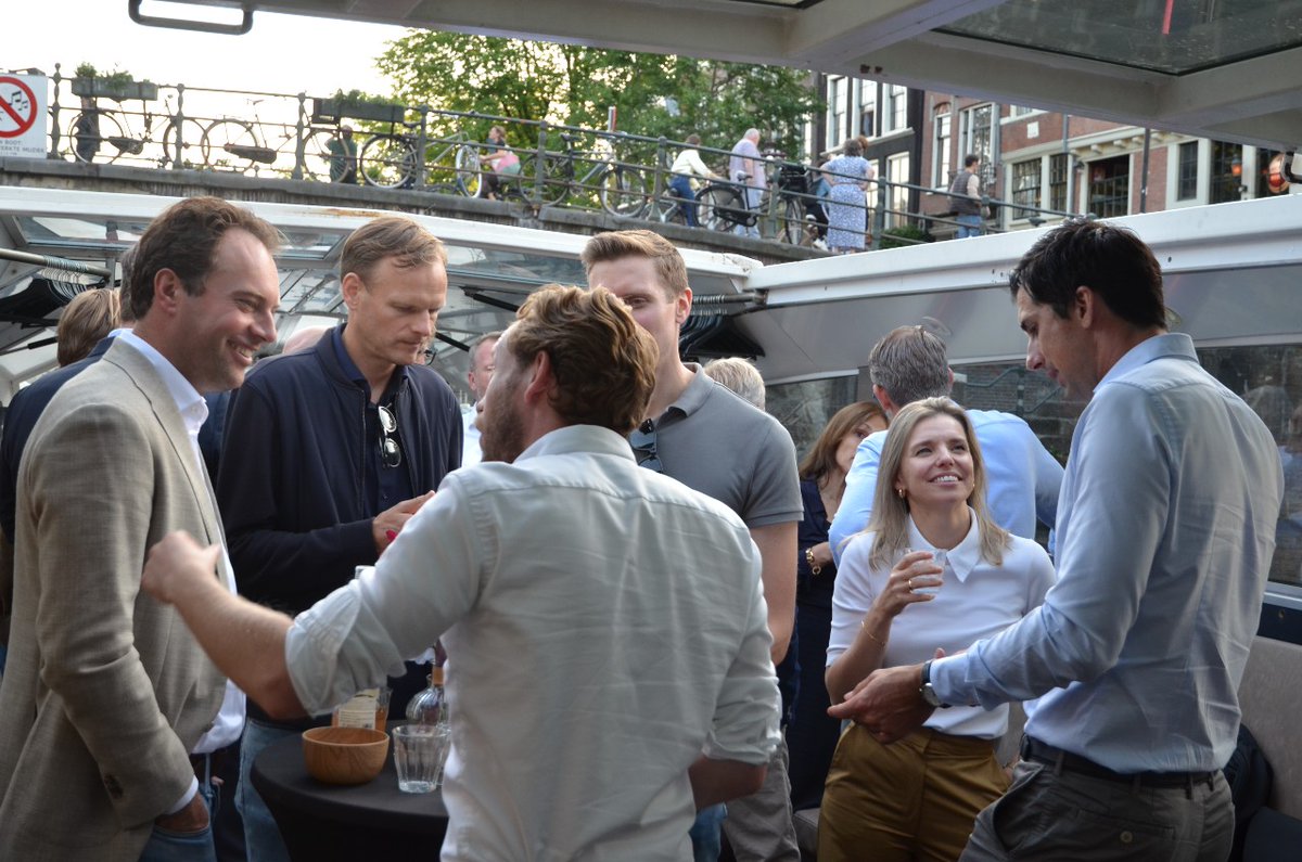 ASRE_Amsterdam's tweet photo. Onze alumnivereniging #AAAMRE bezocht 14 sept Amsterdam CS en hoorde van @remcodijkmans, manager Projecten NS Stations, over de 13 deelprojecten van de grote stationsverbouwing die binnenkort begint. https://t.co/2PBYqZMU8Y