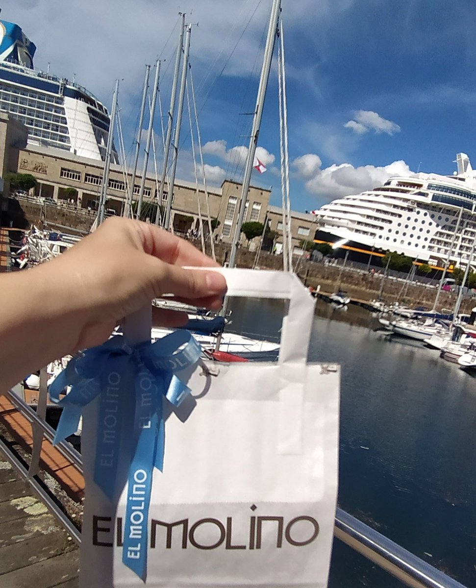 ✅ Viviendo una jornada histórica con la llegada de 1️⃣5️⃣.0️⃣0️⃣0️⃣ turistas a bordo de los cinco cruceros ⛴️ atracados en <a href="/PuertoDeVigo/">Puerto de Vigo</a>. Una maravilla de día cargado de momentos dulces desde nuestro establecimiento de <a href="/ccalaxe/">CC A Laxe</a> 😋 #cruceros #vigo #puertodevigo #estaciónmarítima