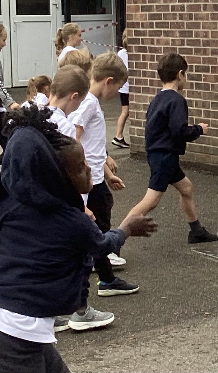 sbps_woodpecker's tweet photo. Today we’ve been learning about the points of a compass and using North, South, East and West. We’ve used a set of directions to follow a route around the playground. #sbpsGeog https://t.co/wzlIcUiZm2