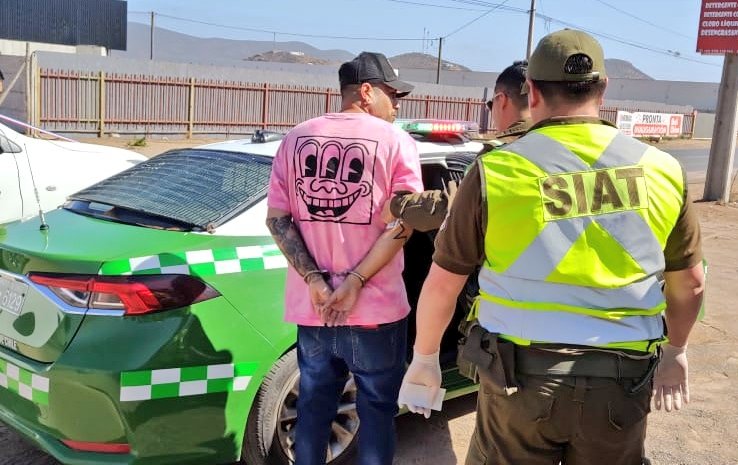 CarabCoquimbo's tweet photo. En estas #FiestasPatrias🇨🇱, más fiscalización es + prevención. Durante los controles en terreno, nuestros carabineros de la #UIAT identificaron y detuvieron a un hombre que conducía bajo las efectos de las drogas, y en menos de una hora ya han cursado 10 infracciones al tránsito. https://t.co/bNirzHAN7U