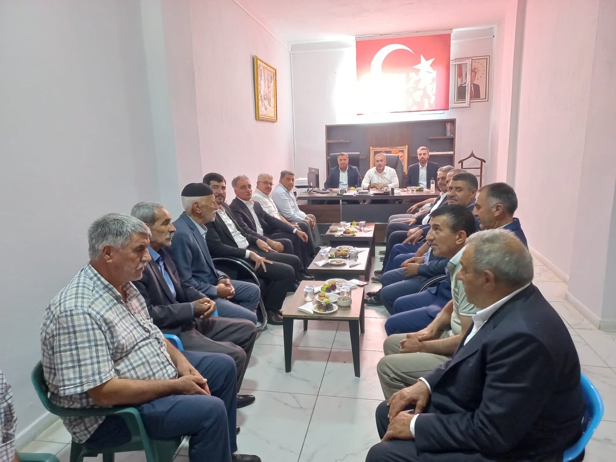Serafetin_yigit's tweet photo. İl Başkanımız Sayın 
@mserifaydin
 ve
beraberindeki heyet;  bizleri ilçe teşkilatımızda ziyaret ettiler.
Nazik ziyaretlerinden ötürü kendilerine teşekkür ediyorum. https://t.co/ic4dgz2nPb