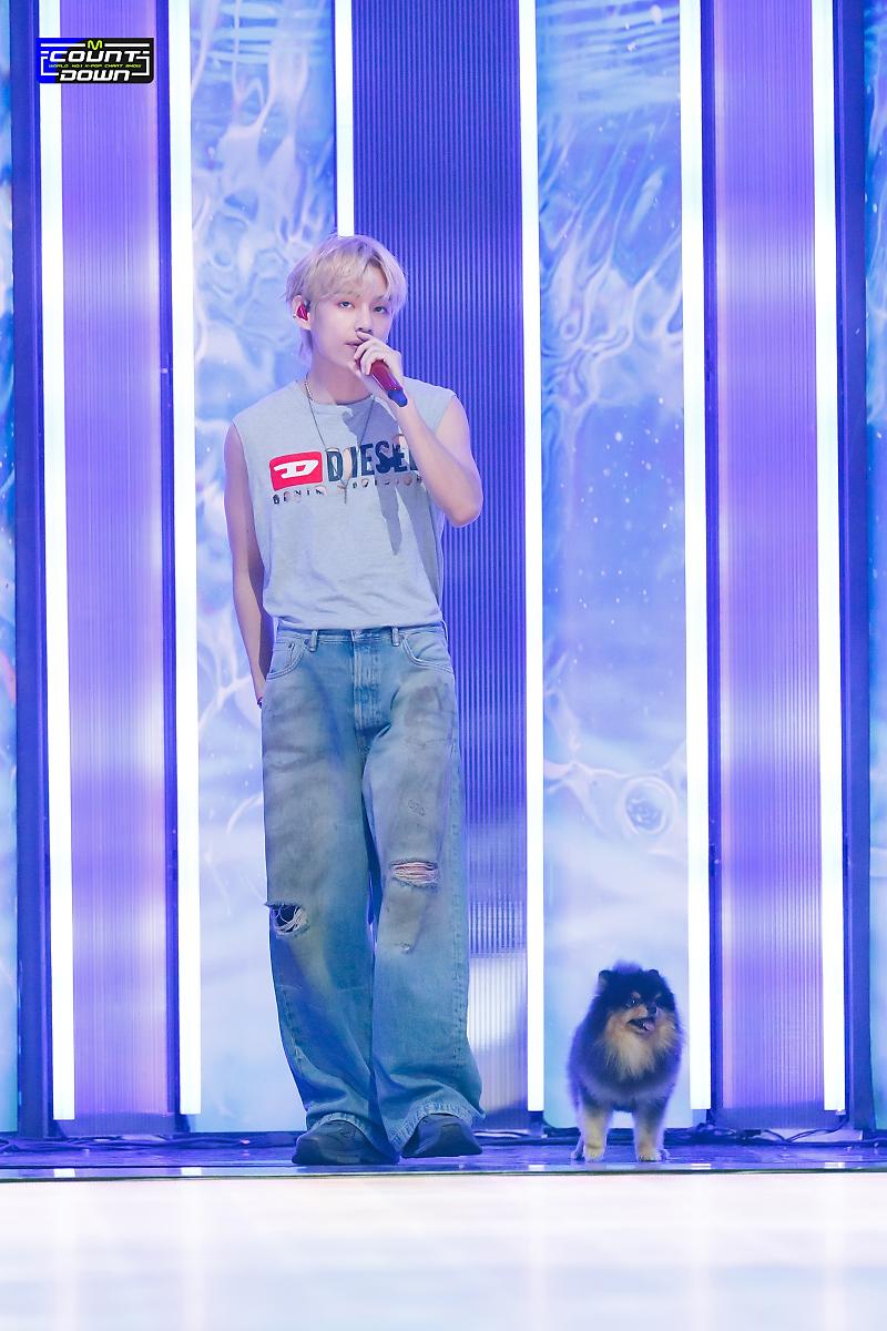 JMLOVEMODE's tweet photo. 230914 엠카운트다운 현장포토  #V 

🎶 Slow Dancing
🔗https://t.co/n7SOfAM4BM

🎶 Love Me Again
🔗https://t.co/TRWyzue6Dd https://t.co/2Jku0hKw5S