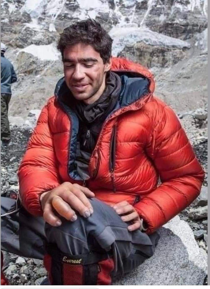 afshineemrani's tweet image. 24-year-old Israeli climber Nadav Ben-Yehuda, who was 300 meters from the summit of Everest, gave up his dream of conquering the planet&apos;s highest peak in order to save an injured Turkish climber.

Ben-Yehuda described the incident as follows: &quot;I passed two fresh corpses. The…
