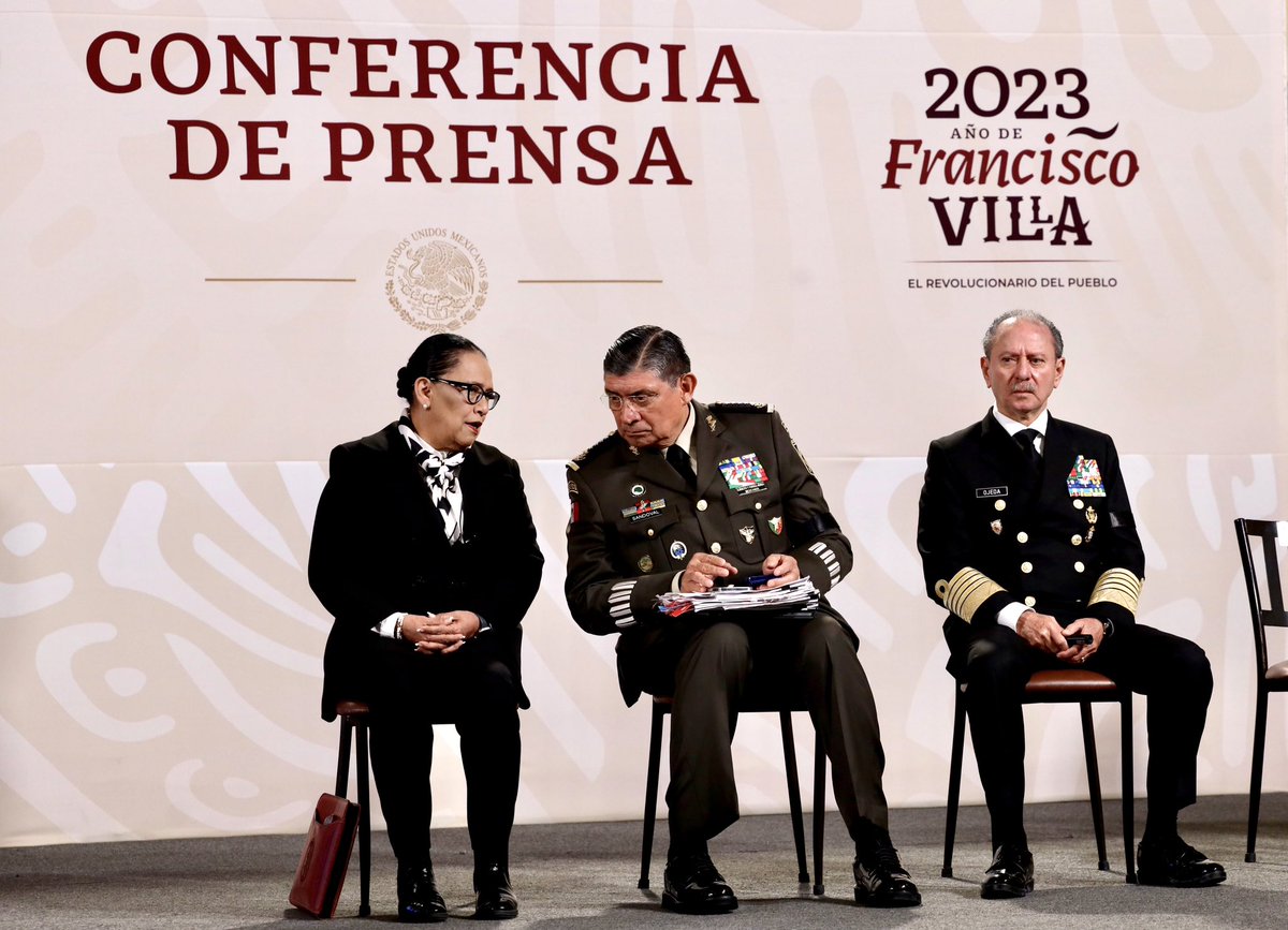 rosaicela_'s tweet photo. En #ConferenciaMañanera, encabezada por el Presidente @lopezobrador_, presentamos el informe de seguridad, en el que se muestra que la incidencia delictiva va a la baja en la mayoría de los delitos, gracias al trabajo de todos los niveles de gobierno. 🇲🇽#JuntosConstruimosLaPaz 🕊️ https://t.co/47sD2JVmP9