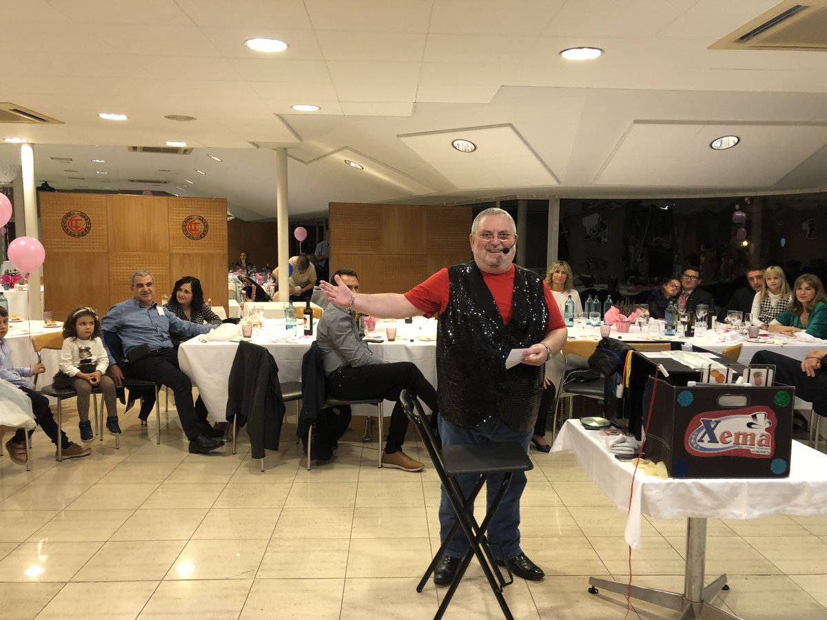 xemasole's tweet photo. Cena de la comunión de Carla en el Restaurante del Club de Tenis Lleida. Una noche muy divertida, llena de magia, humor y participación;  con total  iteración con los pequeños y mayores.
• XEMA SOLÉ SOLA Comunicador / Artista – Mago / Humorista
• https://t.co/XBvknwRQet https://t.co/014OAskG6V