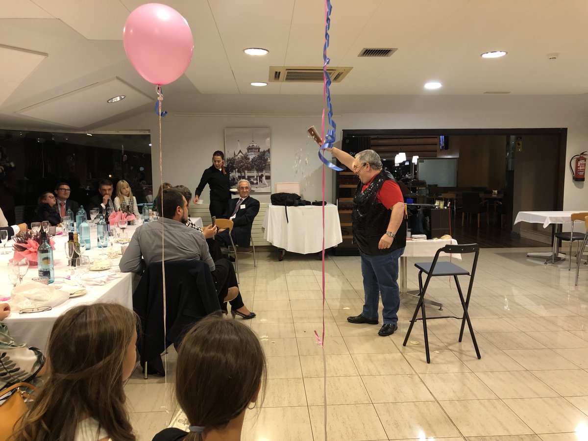 xemasole's tweet photo. Cena de la comunión de Carla en el Restaurante del Club de Tenis Lleida. Una noche muy divertida, llena de magia, humor y participación;  con total  iteración con los pequeños y mayores.
• XEMA SOLÉ SOLA Comunicador / Artista – Mago / Humorista
• https://t.co/XBvknwRQet https://t.co/014OAskG6V