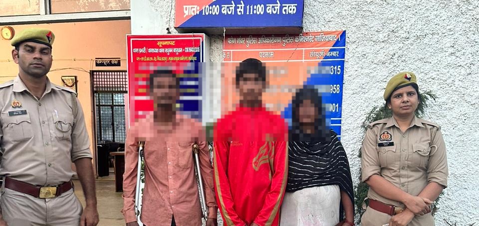 ghaziabadpolice's tweet photo. थाना मधुबन बापूधाम पुलिस टीम द्वारा 16 वर्षीय लापता बच्चे को सकुशल बरामद कर परिजनों के सुपुर्द किया गया ।
#UPPCares
@Uppolice https://t.co/6uJEpuVbH0