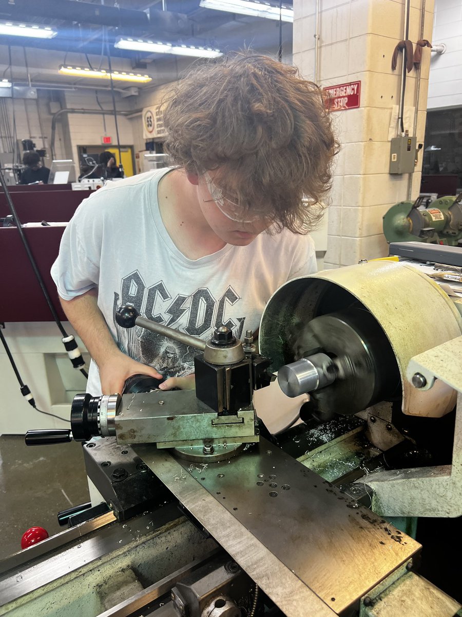 SouthernTrojans's tweet photo. Less than 6 weeks into the school year and Machine Tool students are already making chips as they practice their new lathe skills. @AcademiesofLou https://t.co/SwtXZR5Pgm