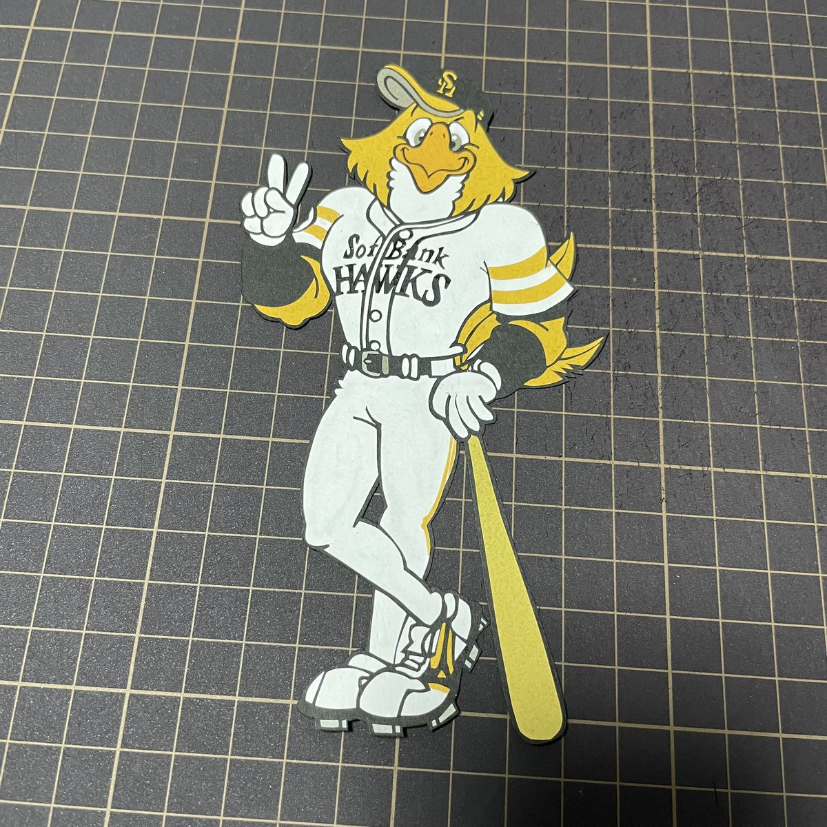 福岡ソフトバンクホークスのキャラクター
ハリーホークも上手くできた👏🏻✨

#切り絵
#カラー切り絵
#福岡ソフトバンクホークス
#ハリーホーク
(<a href="/HAWKS_official/">福岡ソフトバンクホークス（公式）</a> )