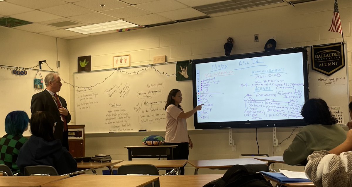 Student led warmup in Mr. Deuel’s ASL IX class. Students were quick to volunteer to lead the warm up for next class. Love the safe environment created by Mr. Deuel has created for students to take chances. ⁦<a href="/LCHS1954/">LCHS news</a>⁩