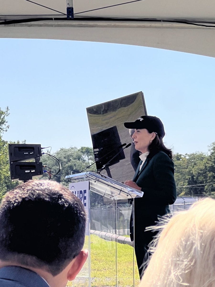 dmcsuarez's tweet photo. An amazing day to attend the ⁦⁦⁦transformative @CHPExpress⁩ groundbreaking ceremony. Thank you to ⁦@GovKathyHochul⁩ ⁦@francoislegault⁩ ⁦⁦@hydroquebec⁩ for their leadership. https://t.co/irBzITg8Gv