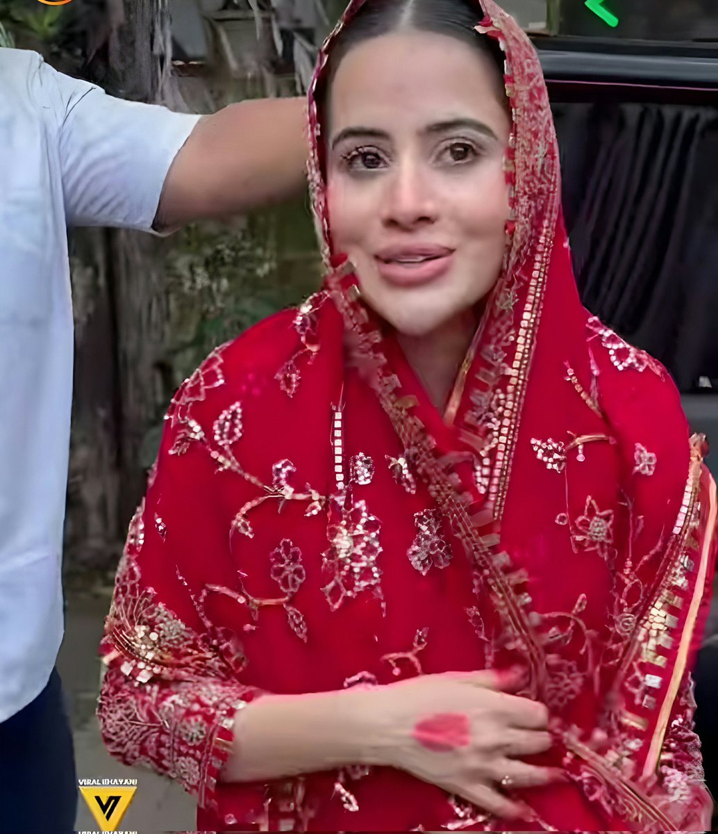 NimraReal's tweet photo. Say a positive thing about Urfi Javed https://t.co/sNaeTF6TdZ