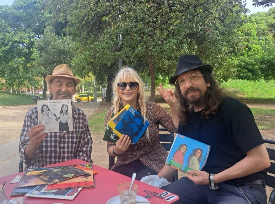 Me han regalao muchos discos pa mi museo flamenco pop💜💜💜