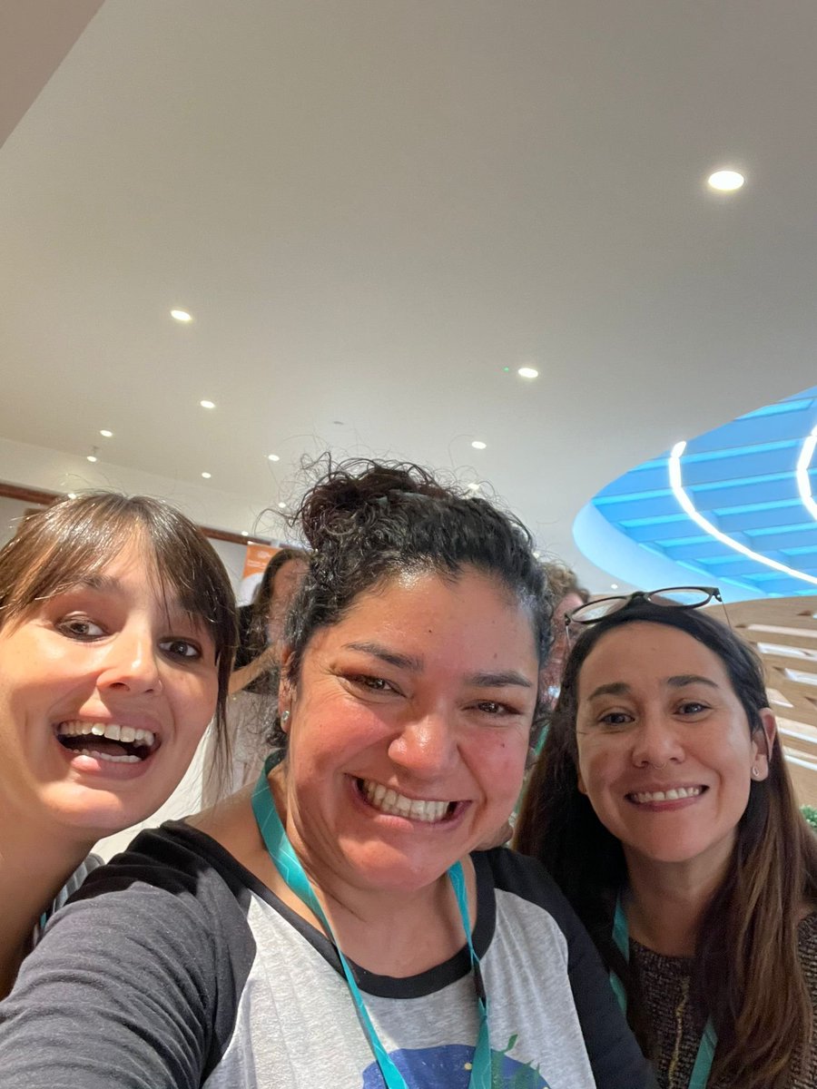 canicamxli's tweet photo. Delegación mexicana en el #EquityinGenomics23 del
@eventsWCS. Con @daniela_oaks y @paoeverardo https://t.co/DecmNOCocx