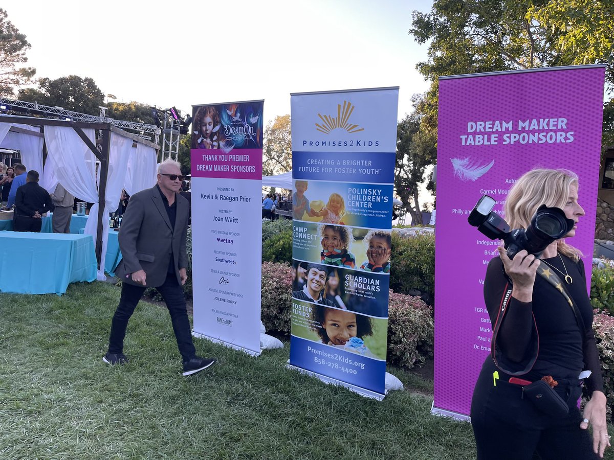 CREMattSD's tweet photo. What a spectacular event for such an amazing cause .#promises2kids. A special thank you to Joan Waitt for hosting and Kevin and Raegan for presenting. @SouthwestAir @Aetna https://t.co/BfREjPkFUp