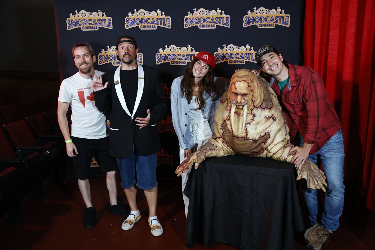 420boardin's tweet photo. @ThatKevinSmith had a blast at #Tusk this weekend at @SmodCinemas, pictures came out great @justinlong @genirodriguez https://t.co/H7noxO2g1M