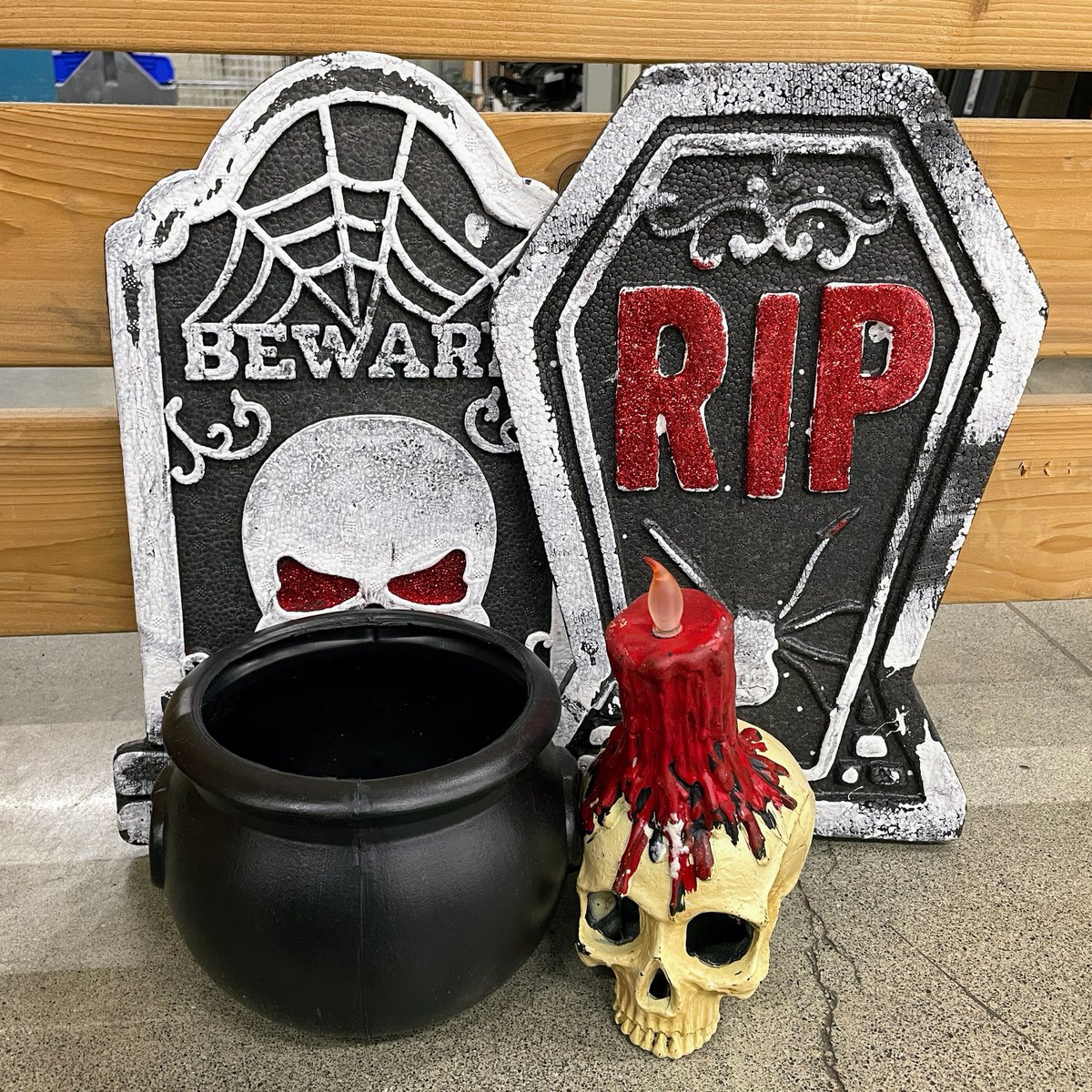 UWSurplus's tweet photo. The Public Store is open from 10-4 today!

Whether you're shopping for treasures that are creepy or kooky, mysterious or spooky, we've got deals that are all together...ooky? 

Okay, no promises on that last part, but our prices are quite low. https://t.co/5Nq11izdZl