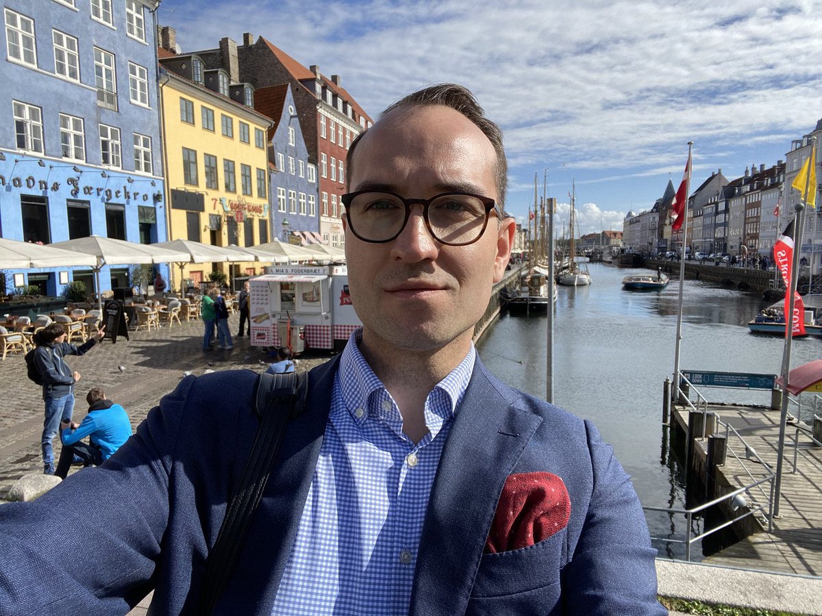 Diese Woche nehme ich eine <a href="/EUErasmusPlus/">Erasmus+</a>  Dozentur an der <a href="/uni_copenhagen/">University of Copenhagen</a> wahr. Erstes Seminar zu <a href="/KimdelHorizon/">Kim de l'Horizon</a> war wunderbar - die Stadt ist herrlich - und die Menschen und Kolleg*innen sind ungemein freundlich. Good times! <a href="/Uni_Stuttgart/">Uni Stuttgart</a> #Germanistik #Gegenwartsliteratur