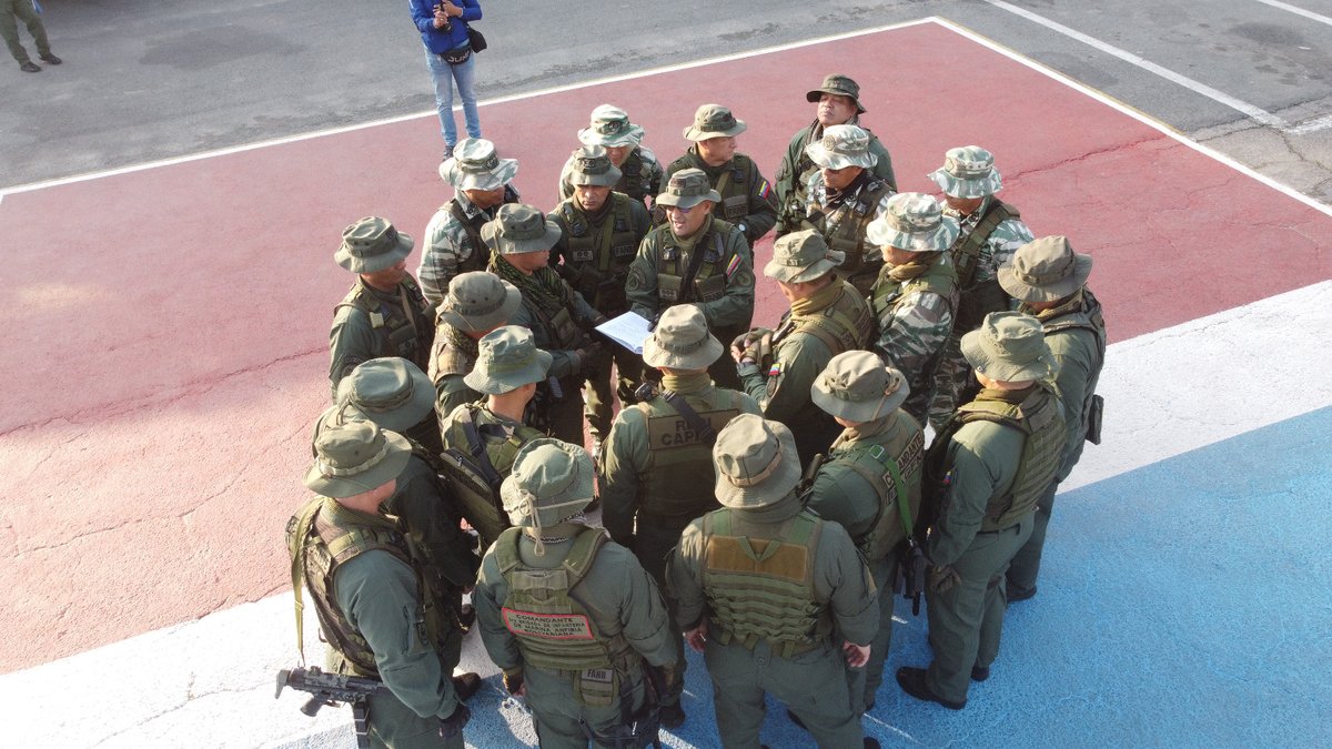 hljohan's tweet photo. En nuestro país haremos respetar nuestra soberanía. Nuestra fuerza militar se mantiene desplegada para seguir fortaleciendo el escudo Bolivariano, en defensa de la soberanía e integridad territorial.

A los entreguistas tal vez les parecerá favorable la destrucción ambiental, a los hijos de Bolívar y Chávez no ! 

La tierras baldías siguen siendo del Estado. Los parques naturales son considerados zonas de seguridad.