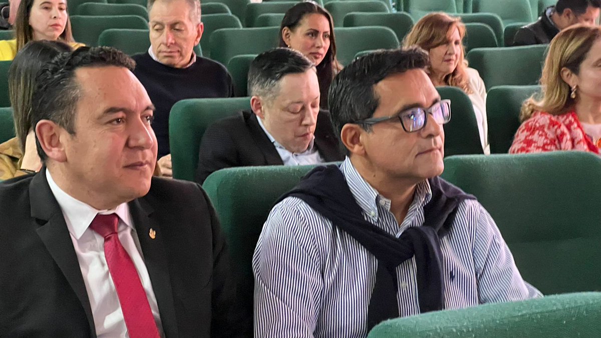 UPTCoficial's tweet photo. “Es importante identificar las potencialidades y debilidades de las personas, para ayudarlas a sentirse realizadas y aprovechar al máximo sus habilidades. También es crucial fomentar el diálogo y buscar soluciones a los problemas”, aseguró el Rector.

¡#UPTCSomosTodos! 🤝 https://t.co/yzQmj4751N