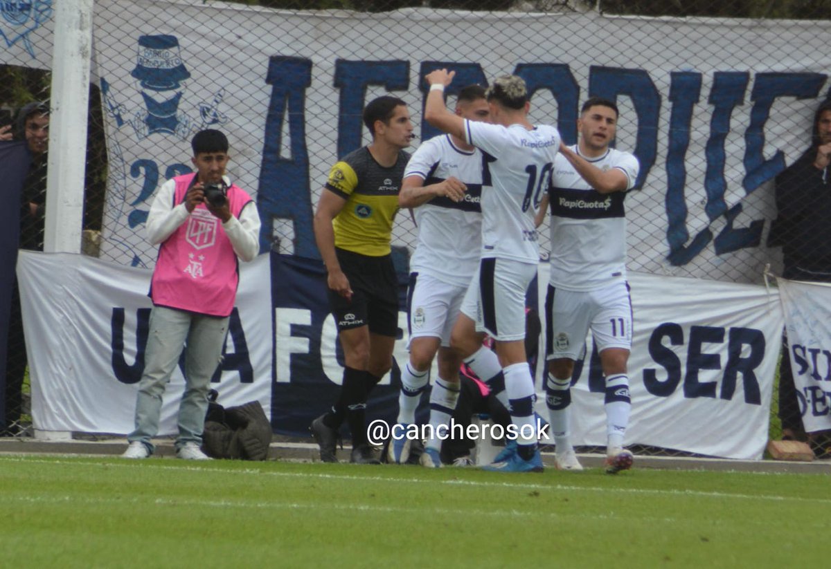 #ClásicoPlatense #Reserva | Goool del Lobo Ivo Mammini empujó la pelota dentro de la red, lueg del gran remate de Sosa.
#GELP 1-0 #EDLP