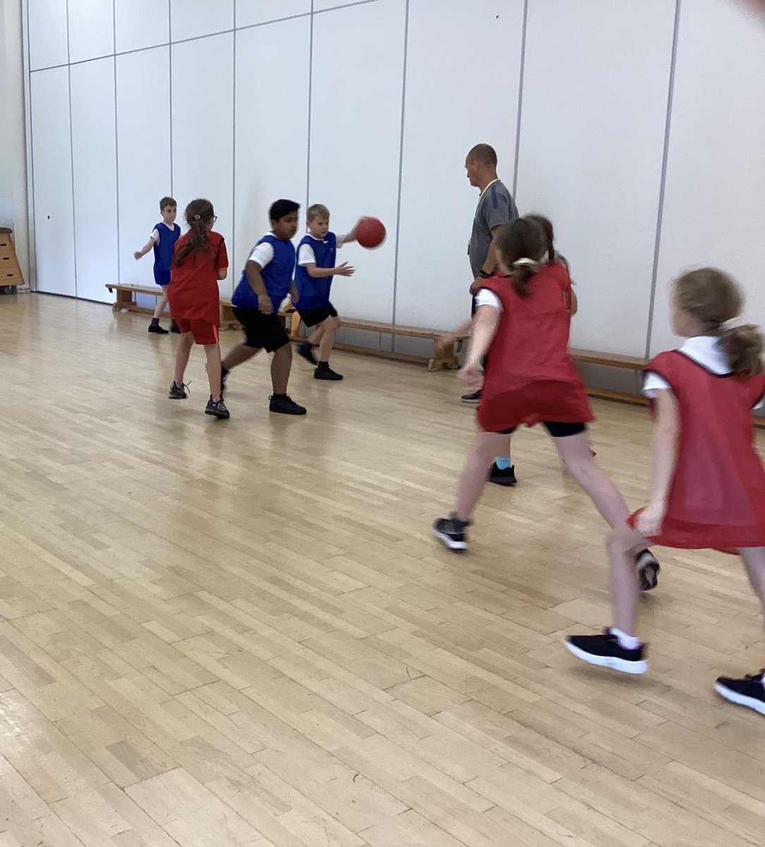 MoorlandsHudds's tweet image. Year 5 have been showcasing their basketball skills during mini matches in P.E. today! #MPSPE #MPSyear5