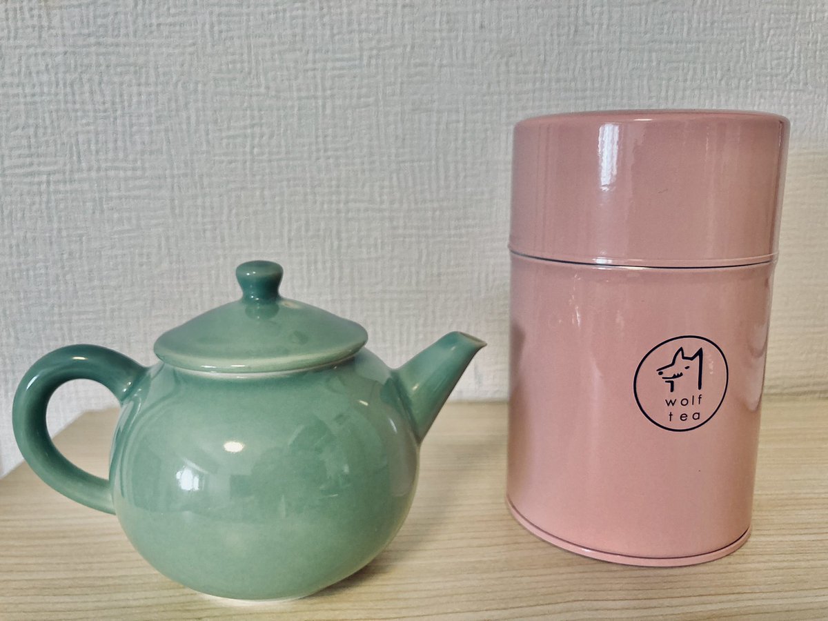 knaho's tweet photo. #wolftea でポットとお茶を買った。
新しい富錦街の店舗は初めて行った。ここの紅茶は本当に美味しい。
ポットは色に一瞬で惹かれました。黄色も可愛かった。 https://t.co/3Suc13HItw