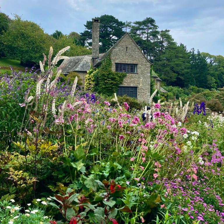 NTSouthWest's tweet image. ⁠We’re loving the late summer colours in the garden at Coleton Fishacre @NTRiviera😍

Have you spotted splashes of colour on your recent visits?

#NationalTrustSouthWest

#NationalTrust #NationalTrustGarden #ColetonFishacre #NTEnglishRiviera #LateSummer #Devon #VisitDevon