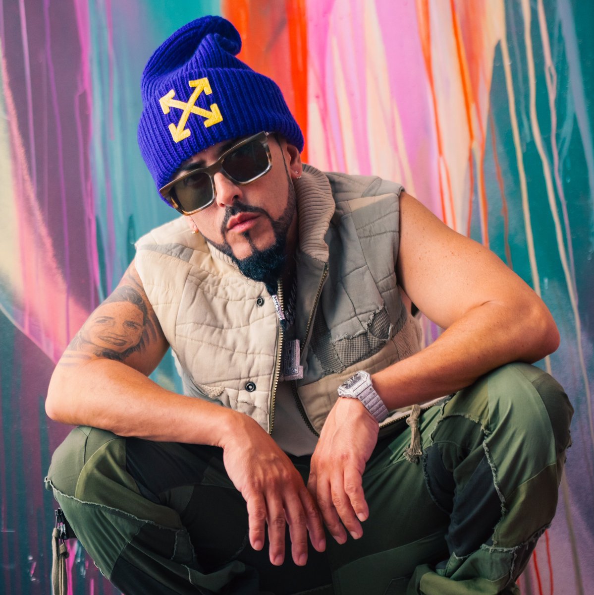 Retweet this and follow us for a chance to win two tickets to a special performance from <a href="/yandeloficial/">Yandel</a> LIVE at the Empire State Building this Thursday!