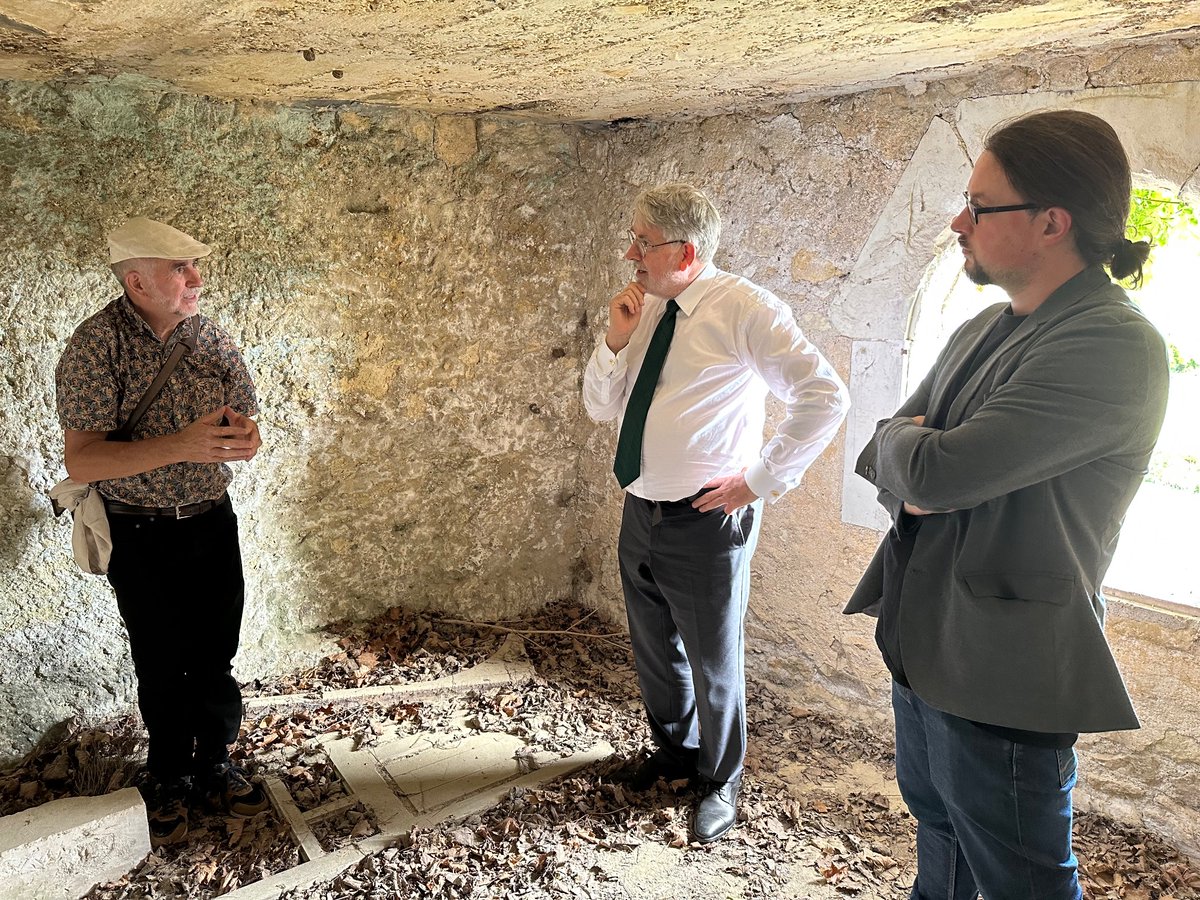 Visite fascinante de la grotte de Saint Patrick à l'abbaye de Marmoutier à Tours avec la <a href="/villedetours/">Ville de Tours</a>.

Selon la légende, Saint Patrick aurait vécu à Marmoutier, où sa grotte est toujours visible.