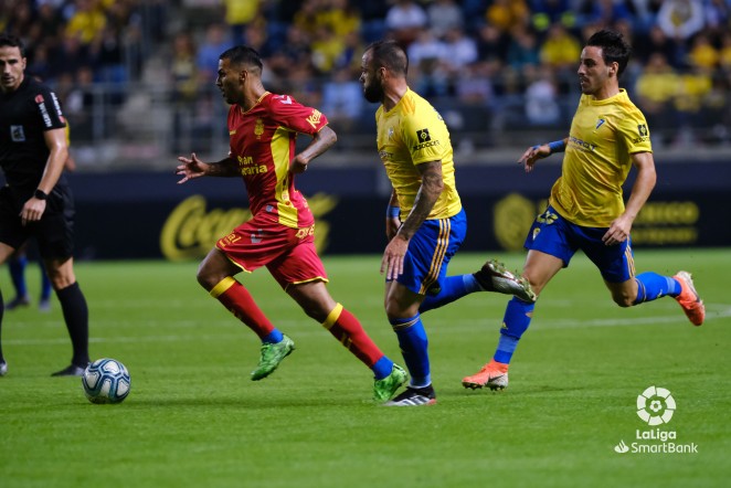 udlaspalmasNET's tweet photo. La Unión Deportiva vuelve a vestir de rojo cuatro temporadas después

📌 Será la cuarta vez que Las Palmas vista de rojo en el Siglo XXI

https://t.co/Ia7wIm2tJ8 https://t.co/OBkqOdTBSe